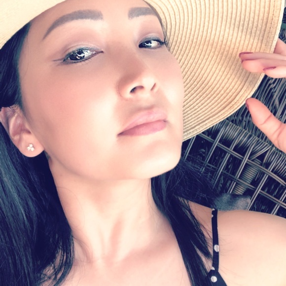 Meet your Posher, Rena - Picture 1 of 1